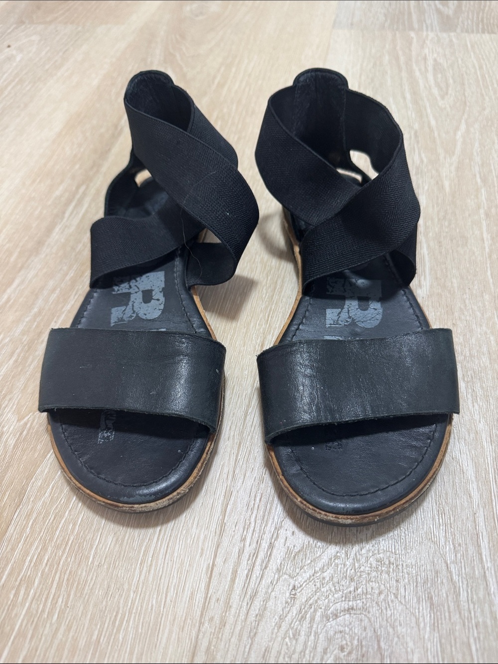 Sorel Black Elastic Crisscross Strap Sandals